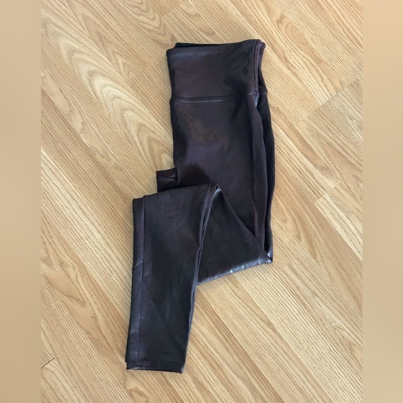 5/$20🎉 SPANX Burgundy Faux Leather Leggings Large - Picture 2 of 10